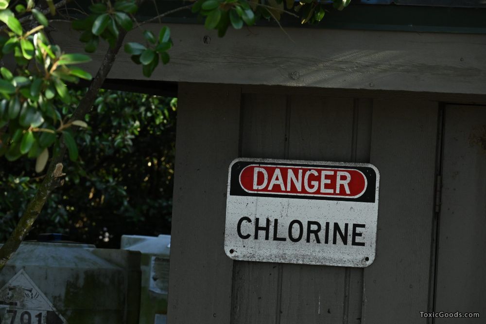 warning chlorine dangers sign